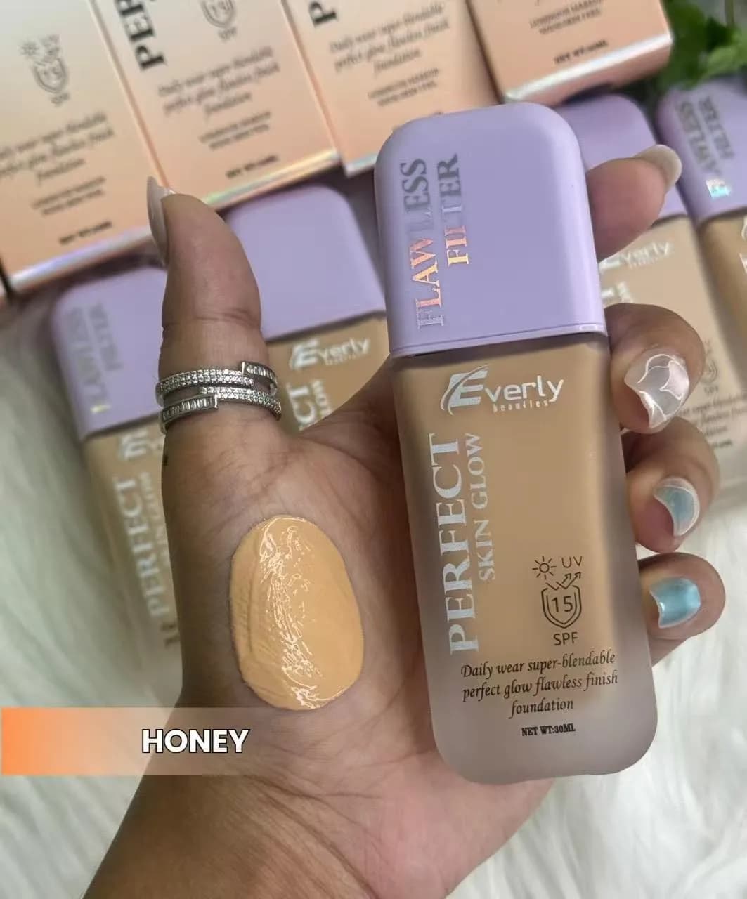 Everly Beauties Perfect Skin Glow Foundation SPF 15 (Honey)