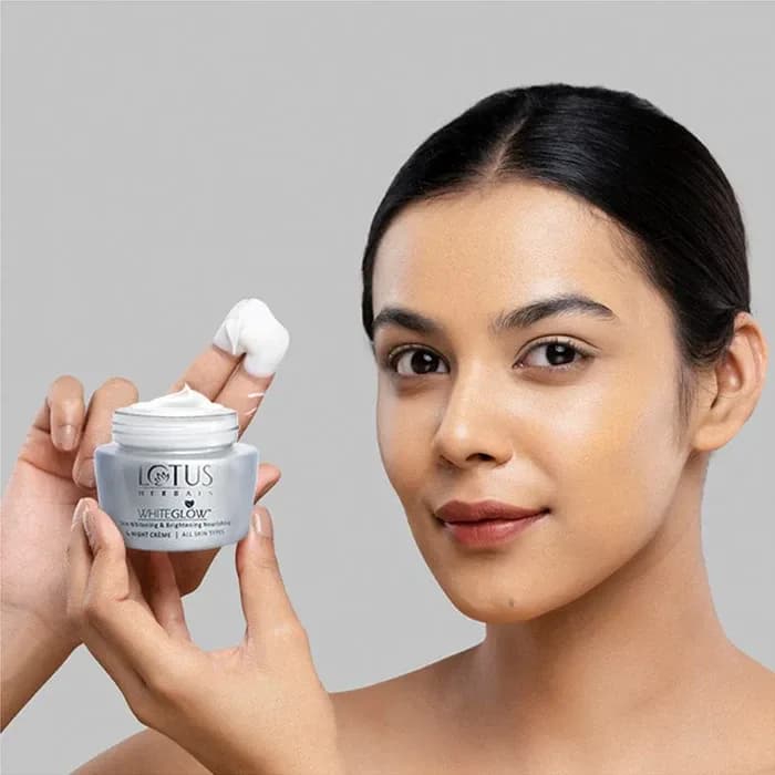 Lotus Herbal WHITEGLOW Skin Brightening & Nourishing Night Cream 40ml