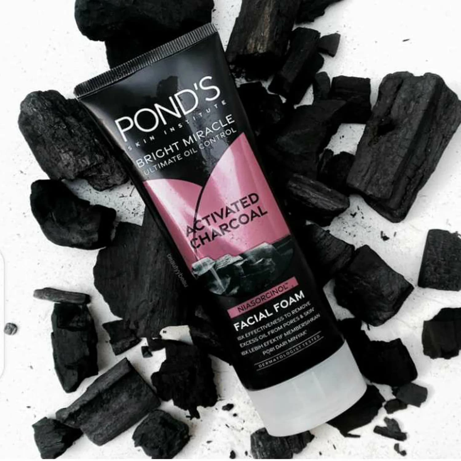 Ponds Bright Miracle Activated Charcoal Niasorcinol Facial Foam 100g